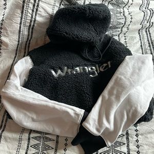 Size large women’s wrangler Sherpa sweatshirt